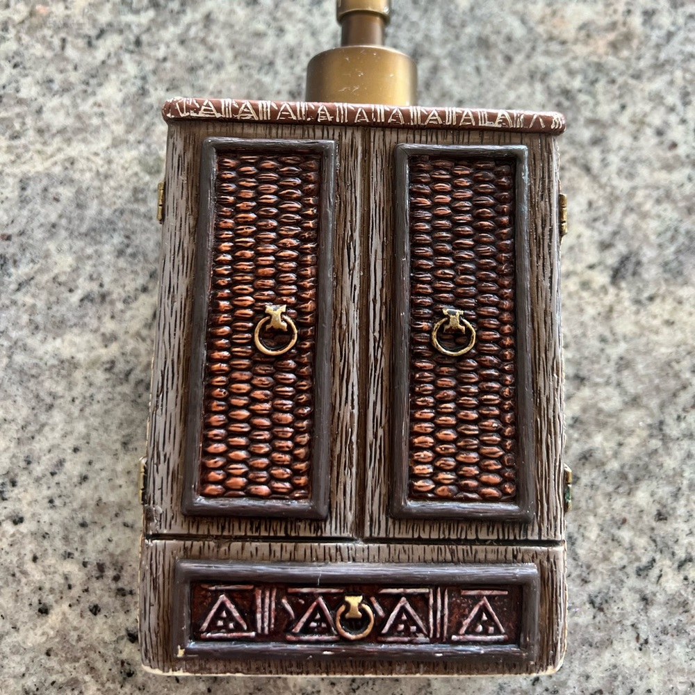 SOLD [Free add on] Gorgeous unique liquid soap dispenser bottle - Picture 3 of 5